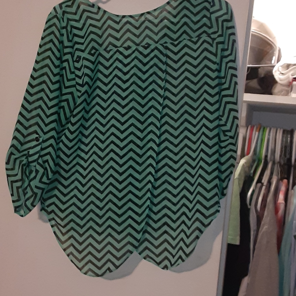 Striped Chevron Top - Picture 4 of 4